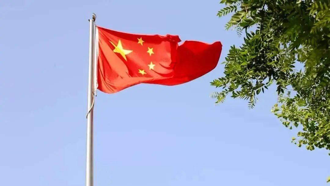 立定跳远是不少学校体测的项目，掌握哪些技巧有助于提高成绩？